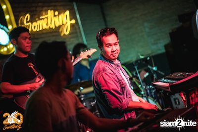 Atom Chanakan at 20Something Bar — photo 111