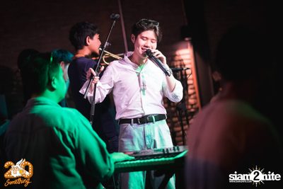 Atom Chanakan at 20Something Bar — photo 118