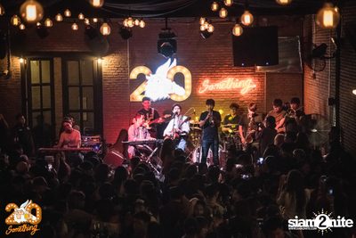 Atom Chanakan at 20Something Bar — photo 122