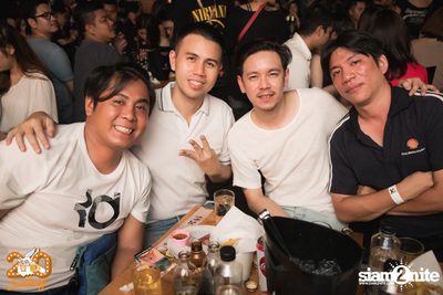 Atom Chanakan at 20Something Bar — photo 127