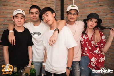 Atom Chanakan at 20Something Bar — photo 132