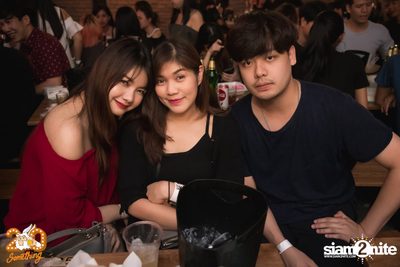 Atom Chanakan at 20Something Bar — photo 135
