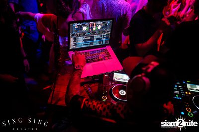 BLING IT กับ Bangkok Invaders ที่ ซิง ซิง เธียเตอร์ — photo 57