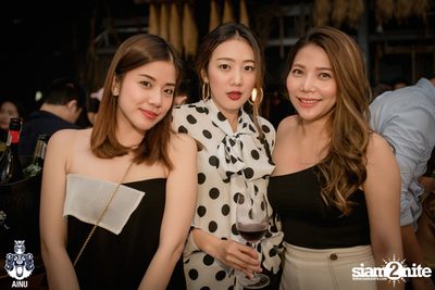 Saturday Night at Ainu Bar — photo 6