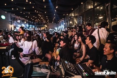 Aof Pongsak at 20Something Bar — photo 95