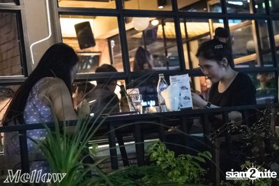 Ammy The Bottom Blues ที่ เมลโล่ ทองหล่อ — photo 43
