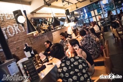 Ammy The Bottom Blues ที่ เมลโล่ ทองหล่อ — photo 50