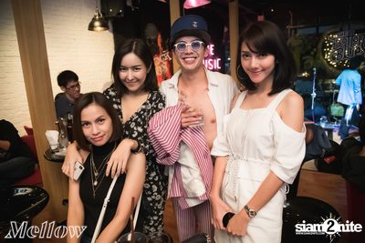Ammy The Bottom Blues ที่ เมลโล่ ทองหล่อ — photo 137