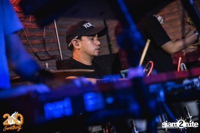 Sqweez Animal x The Parkinson at 20Something Bar — photo 93