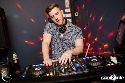 Charmers: Friday Ladies Night at Luna Lounge — photo 2