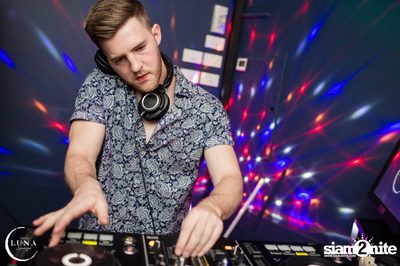 Charmers: Friday Ladies Night at Luna Lounge — photo 4