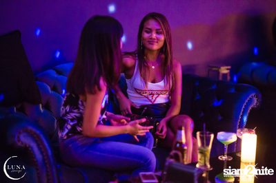 Charmers: Friday Ladies Night at Luna Lounge — photo 10