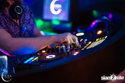 Charmers: Friday Ladies Night at Luna Lounge — photo 18