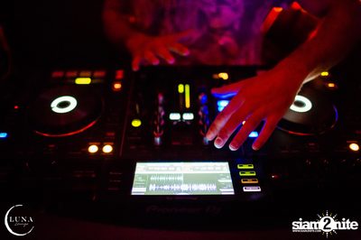 Charmers: Friday Ladies Night at Luna Lounge — photo 45