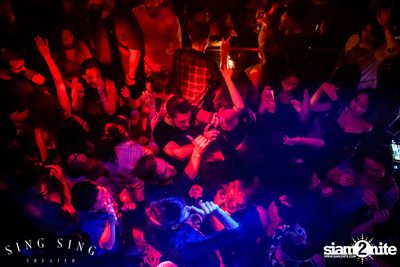BLING IT กับ Bangkok Invaders ที่ ซิง ซิง เธียเตอร์ — photo 32