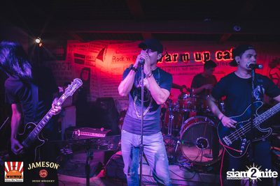 The Toys & Max Jenmana ที่ วอร์มอัพคาเฟ่ เชียงใหม่ — photo 46