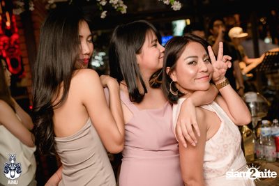 Friday Night at AINU Bar — photo 3