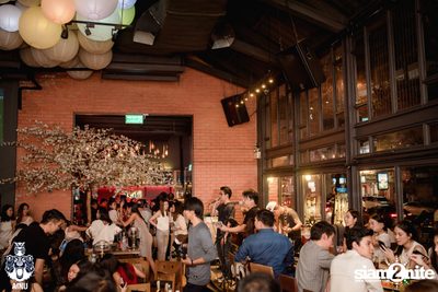 Friday Night at AINU Bar — photo 4