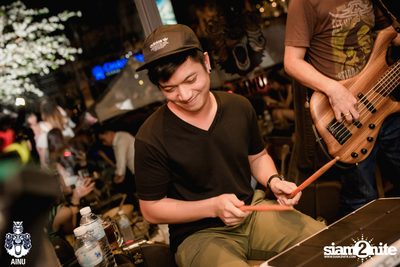 Friday Night at AINU Bar — photo 9