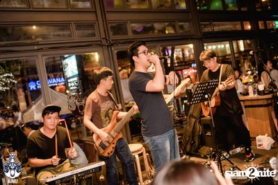 Friday Night at AINU Bar — photo 10