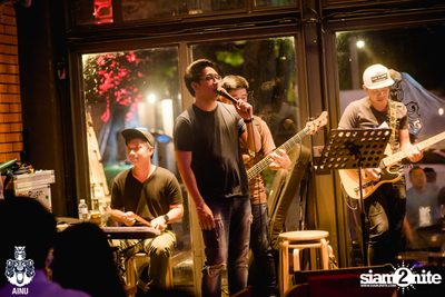 Friday Night at AINU Bar — photo 32