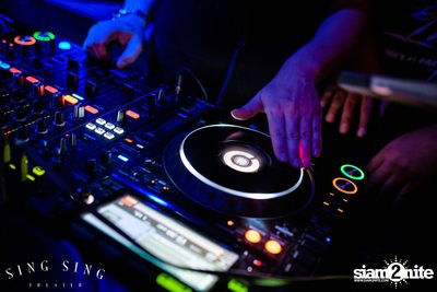 BLING IT กับ Bangkok Invaders ที่ ซิง ซิง เธียเตอร์ — photo 60