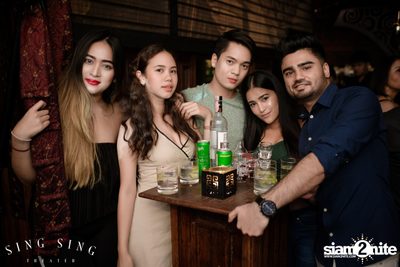 BLING IT กับ Bangkok Invaders ที่ ซิง ซิง เธียเตอร์ — photo 8