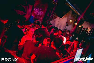 BRONX นำเสนอ UrboyTJ x CD Guntee — photo 138