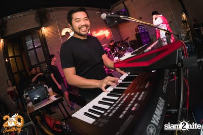 Oat Pramote at 20Something Bar — photo 106