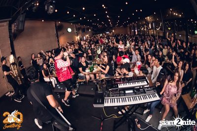 Oat Pramote at 20Something Bar — photo 139