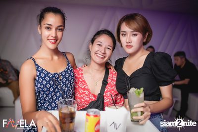 Friday Night at Favela Thonglor — photo 32