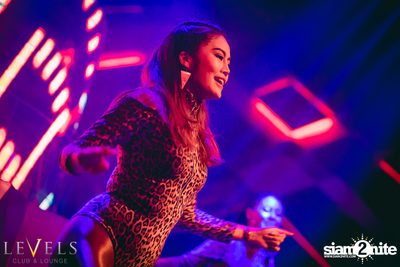 Rave Radio ที่ เลเวล คลับ — photo 16
