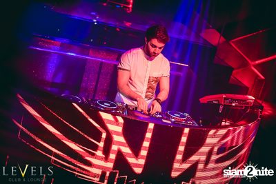 Rave Radio ที่ เลเวล คลับ — photo 22