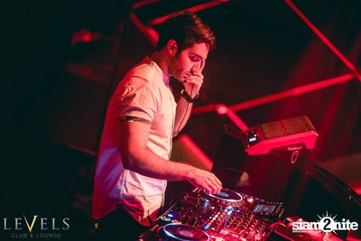 Rave Radio ที่ เลเวล คลับ — photo 23