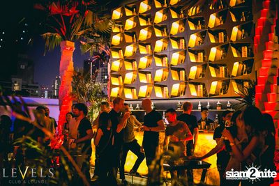 Rave Radio ที่ เลเวล คลับ — photo 32