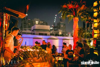 Rave Radio ที่ เลเวล คลับ — photo 33