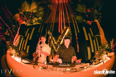 Rave Radio ที่ เลเวล คลับ — photo 34