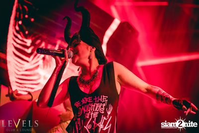 Rave Radio ที่ เลเวล คลับ — photo 58
