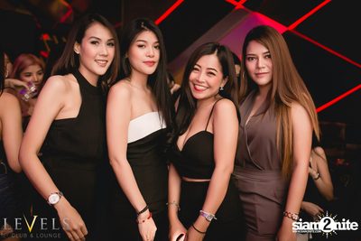 Rave Radio ที่ เลเวล คลับ — photo 63