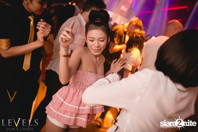 Rave Radio ที่ เลเวล คลับ — photo 70