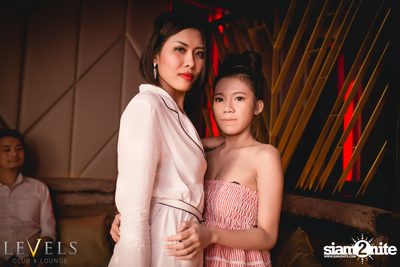 Rave Radio ที่ เลเวล คลับ — photo 73