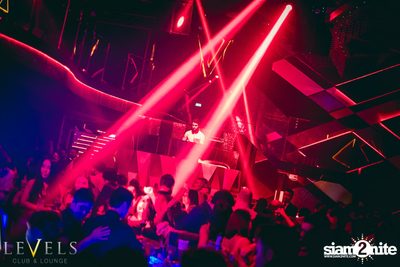 Rave Radio ที่ เลเวล คลับ — photo 74