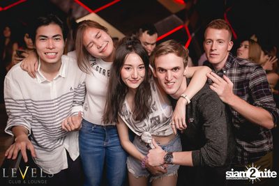 Rave Radio ที่ เลเวล คลับ — photo 79