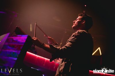 Rave Radio ที่ เลเวล คลับ — photo 90