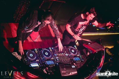 Rave Radio ที่ เลเวล คลับ — photo 98
