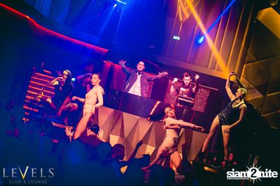 Rave Radio ที่ เลเวล คลับ — photo 102