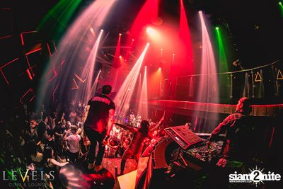 Rave Radio ที่ เลเวล คลับ — photo 109