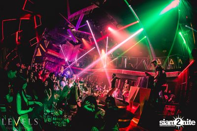 Rave Radio ที่ เลเวล คลับ — photo 110