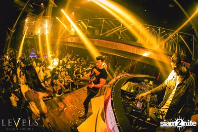 Rave Radio ที่ เลเวล คลับ — photo 124