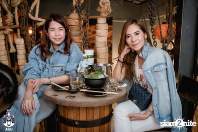 Saturday Night at Ainu Bar — photo 19